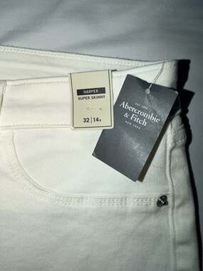 NWT Abercrombie & Fitch Harper Super Skinny White Jeans Size 32/14R Preppy Resor